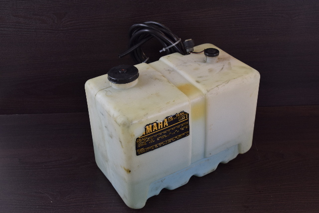 Yamaha Outboard Boat External Oil Tank W/ Feed Pump No Cap 10.5 L