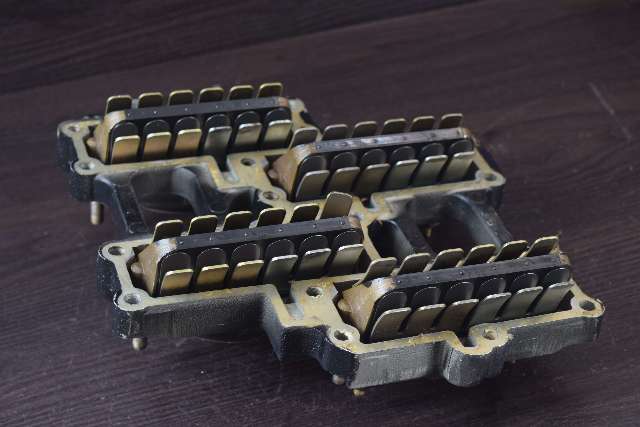 1986-93 Johnson Evinrude Intake Manifold W/ Reeds 397497 397336 200 225 250 + HP