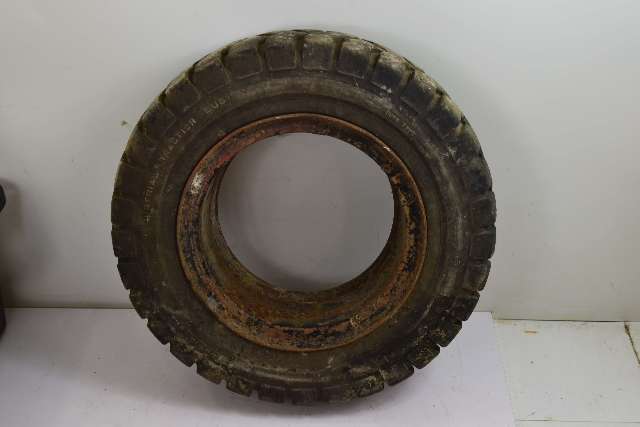 Gateway 7.00 x 15 Forklift Tire from an Allis Chalmers Lift 12 Ply Nylon 7.00-15