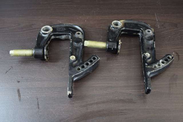 3263A1 Mercury Mariner 1970-1974 Clamp Bracket Set 35 40 HP 2 Cylinder