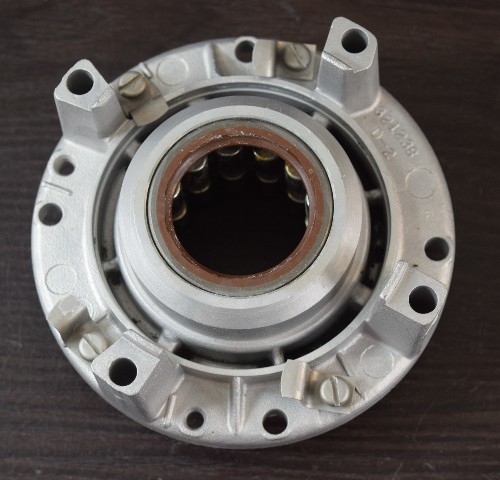 321238 0321238 Johnson Evinrude 1980-1988 Crankcase Head 85-235 HP