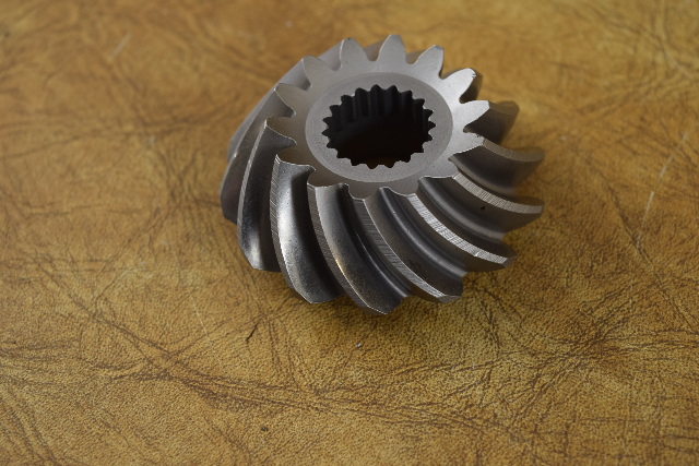 OMC Johnson Evinrude Sterndrive Pinion Gear 323206 1978 150 175 200 235 HP
