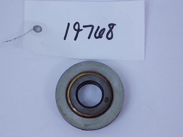 Johnsons Evinrude Oil Retainer Housing 303050 397186 1965-76 1983-86 33 40 HP