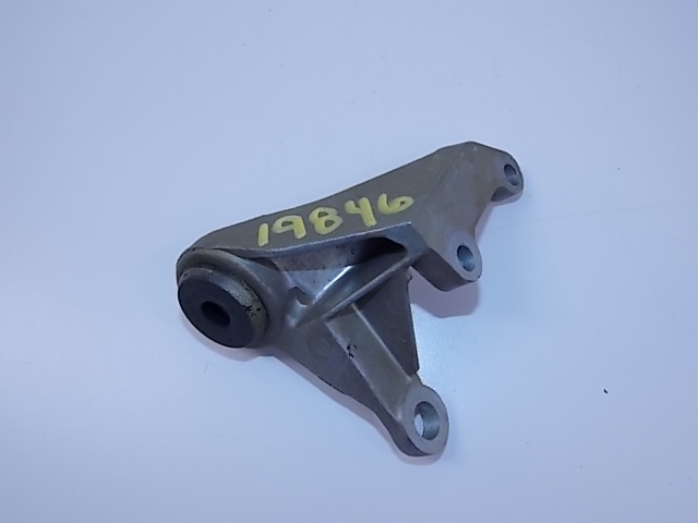 313839 Johnson Evinrude 1968-01 Engine Cover Bracket Port Side 50 60 65 70 75 HP