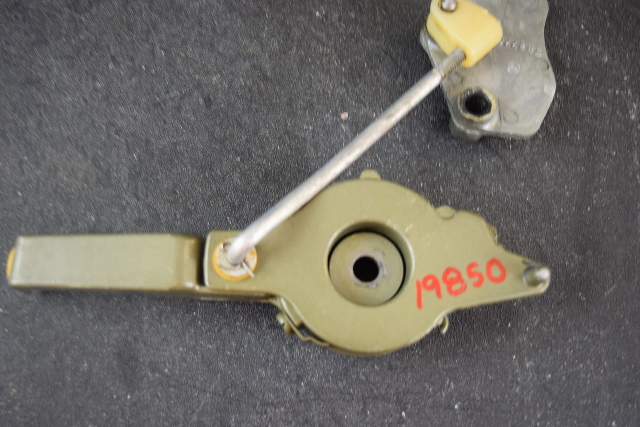 317638 318251 Johnson Evinrude 1972-1973 Spark Advance & Throttle Lever 65 HP