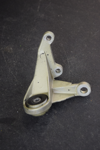 313840 Johnson Evinrude 1968-2001 Engine Cover Bracket Starboard Side 40 50+ HP