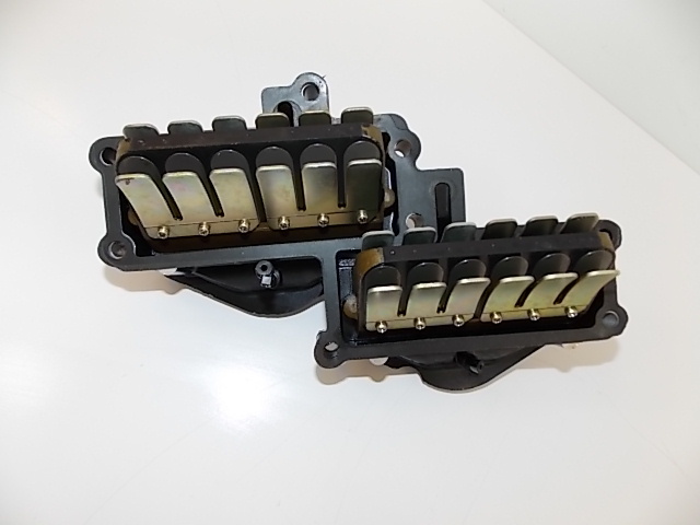 439770 5000323 Evinrude 1999-2005 Lower Intake Manifold W/ Reeds 200 225 250 HP