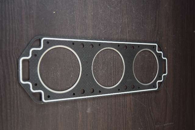 NOS! 1978-85 Sierra Cylinder Head Gasket 18-3863 Replaces Mercury 965421 150 HP