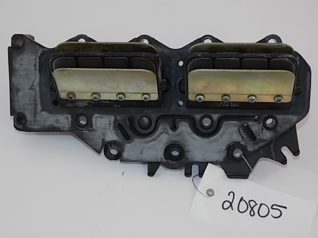 346461 437591 Johnson Evinrude 00-05 Intake Manifold & Reeds Stbd 75 90 100 + HP