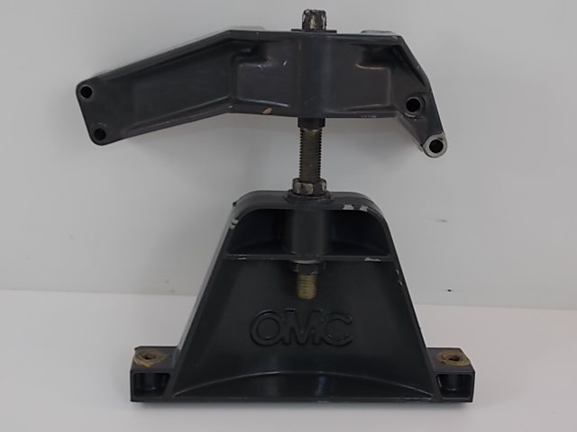 OMC Cobra Front Mount & Bracket 1986 252 HP 1986-1989 302 HP 3.0L 912207 912206