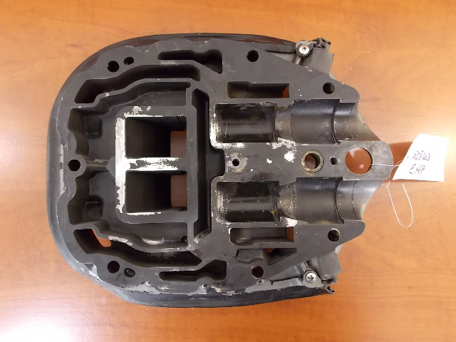 86586A1 Mercury Mariner 1976-88 Exhaust Plate Assembly 175 HP