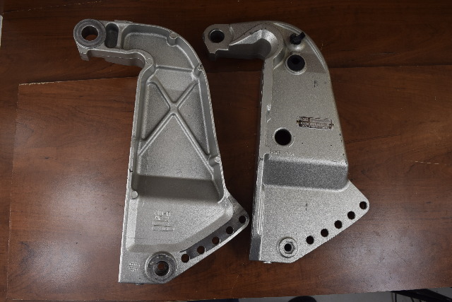 1999-2000 Honda Stern Bracket Set 50301-ZW1-040ZA 50311-ZW1-040ZA 75 90 HP