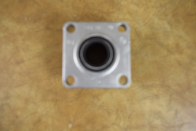 Johnson Evinrude Driveshaft Bearing Carrier 437215 1973 - 2012 & later 88-300 HP