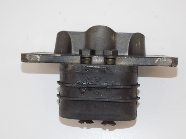 F433946-1 F203965-1 Force 1989-1992 Upper Shock Mount & Cover 50 HP