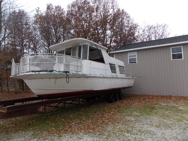 Marinette 34 Aluminum Houseboat LOTS OF POTENTIAL 1967