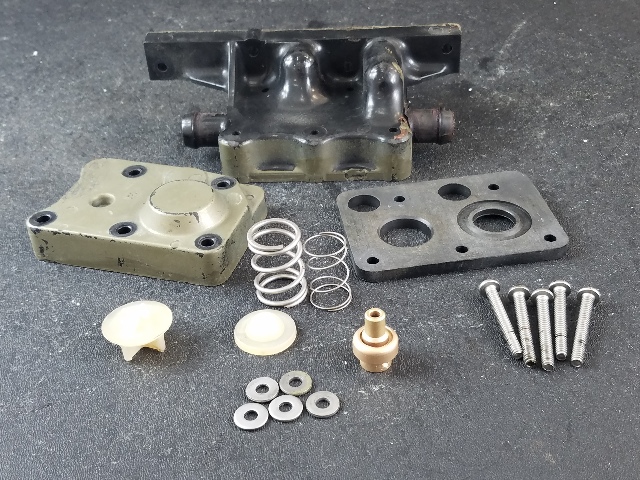 1968-72 Johnson Evinrude Thermostat Assembly 305710 377326 65 85 100 115 125 HP
