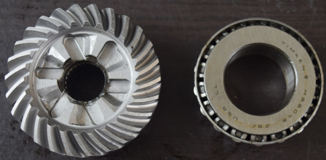 LIKE NEW! 55608 Mercury 1970-1979 Forward Gear & Bearing 40 50 HP 26 teeth