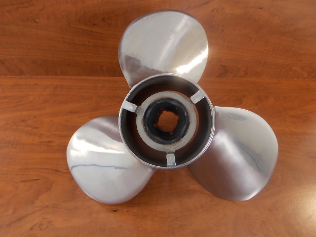 Like New Mercury & Mariner Propeller 14-1/2 X 15 1978-2015 90-225HP 48-16312A45