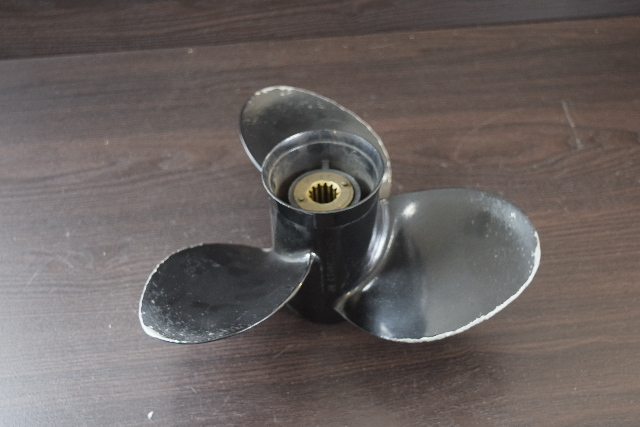 1977 & UP Mercury Black Max RH 3-Blade 12-1/2 X 8 Propeller 42738A13 13 spline