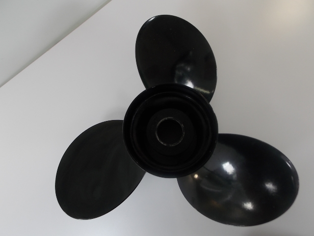 Like New Mercury Propeller 15 X 17 1977 & Newer V6, 4-3/4 Gearcase  48-832282A45