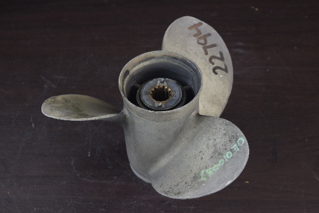 1977 & UP Mercury 10-1/8 X 15 RH Propeller 73140A40 25 30 35 40 45 50 55 60 70HP