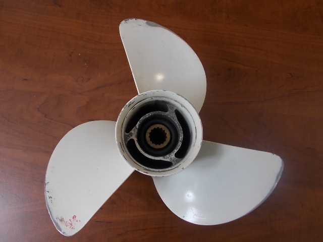 Yamaha 13-1/2X15 Propeller 1984 -Up  60 70 75 80 85 90 100 115HP 6E5-45947-00-00