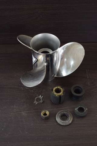 Mercury Stiletto Stainless Steel Propeller RH 3-Blade 10 x 11 13 Splines