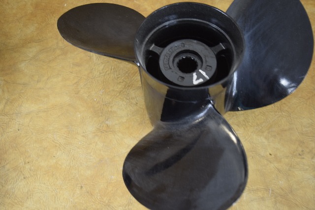 Good Used Mercury Propeller 14-1/2 X 17 4-3/4 & V-6 Gearcase 1977-UP 48-78118A40