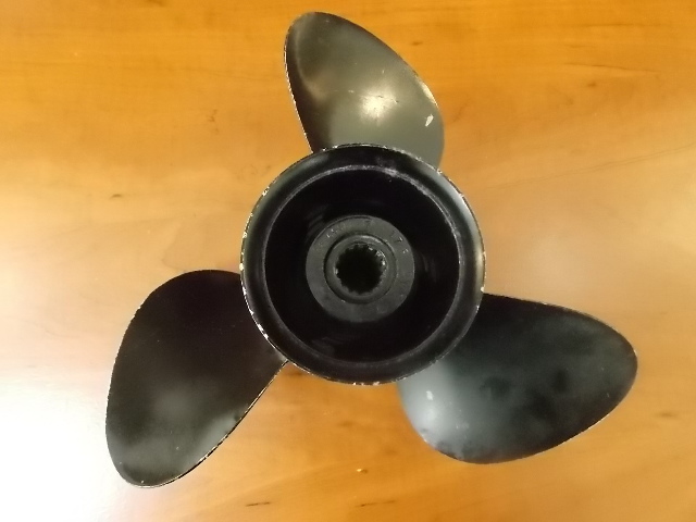 Like New Mercury Aluminum Propeller 13.25 X 17 1971-UP 4-1/4 Gearcase 48-65588A4