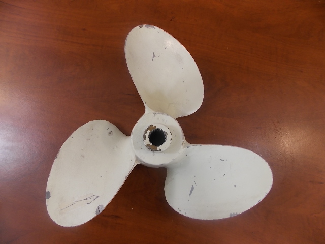 Used Chrysler 13 X 15 Propeller and Nose Cone 1976 & Earlier 75-140HP A372262