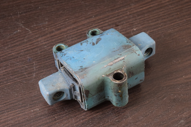 Johnson Evinrude Upper Rubber Mount 387098 1976-1984 150 155 175 185 200 235 HP