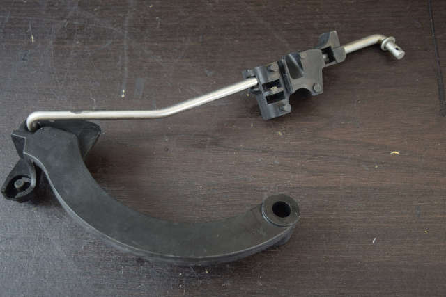 850255A1 8259571 Mercury Mariner 1995-06 Shift Link & Lever 30 40 45 50 60 HP