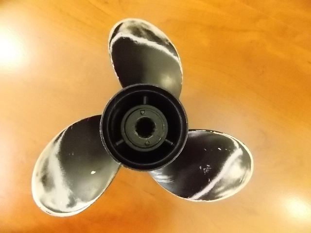 Mercury Propeller 10-7/8x11 1977-UP  25 30 35 40 45 50 55 60 70 75HP 85632A40