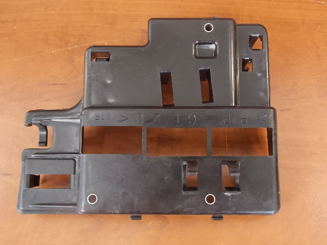 67F-81948-00-00 Yamaha 1999-2004 Electrical Bracket 75 80 90 100 HP