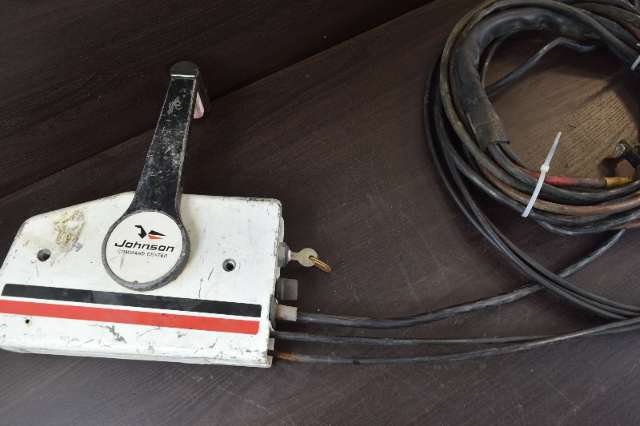 Johnson Evinrude Side Mount Control Box W/ Key 13.5' Cables & Harness