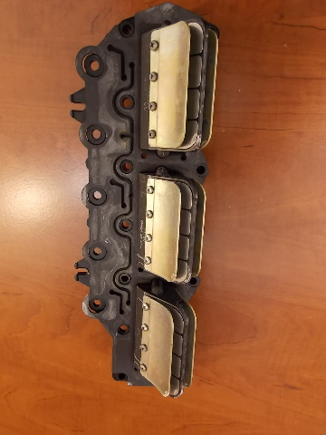 5000877 Johnson Evinrude 1999-2006 STBD Intake Manifold W/ Reeds 135 150 175 HP