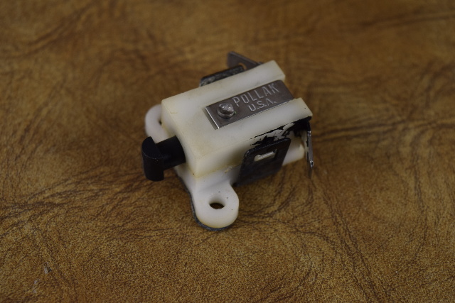 386056 Johnson Evinrude Neutral Safety Switch 1973-05 25 30 40 HP
