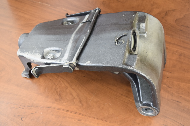 432708 398935 397743 389335 Johnson Evinrude 1976-1997 Swivel Bracket 85-235 HP