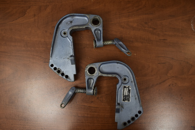 Johnson Evinrude Stern Transom Bracket Set 386497 386498 1976 35 HP
