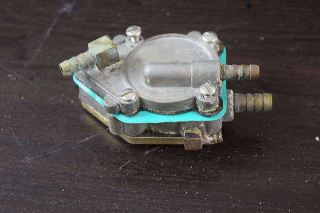 439849 438815 Johnson Evinrude 1997-1998  Fuel Lift Pump Assembly 150 175 HP