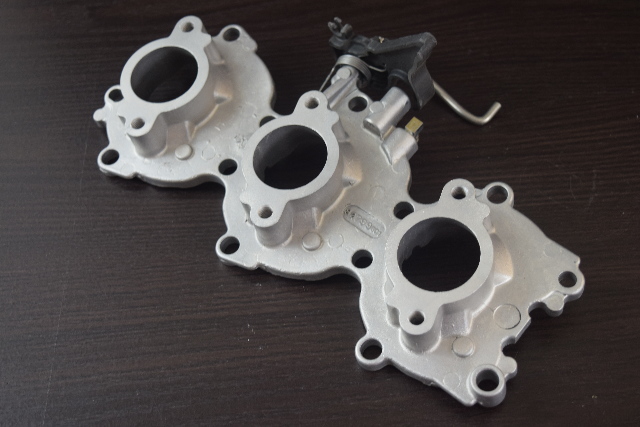 827998A1 Mercury Mariner 1997-2010 Induction Manifold 40 50 55 60 HP 3 Cyl