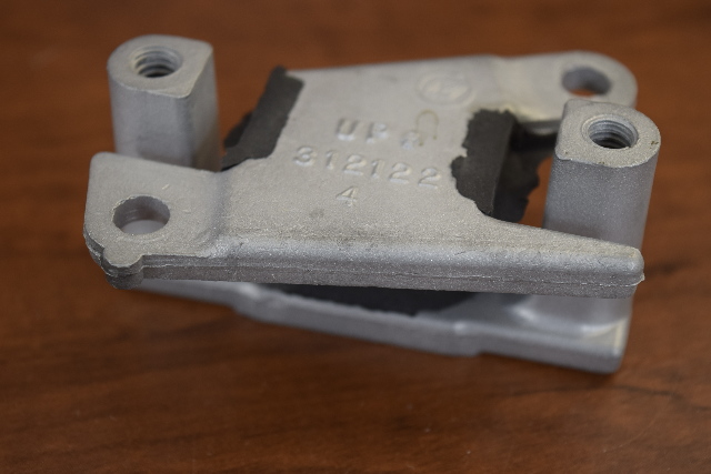 Johnson Evinrude Mount Bracket 309827 312122