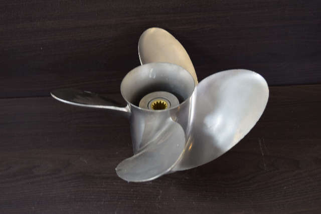 OMC Johnson Evinrude SST Propeller 13 x 22 4 Blade RH removed from 1993 140 HP