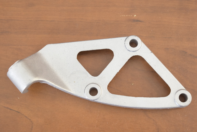 1977-1989 Yamaha Mariner Starboard Bracket 83593M 40 HP
