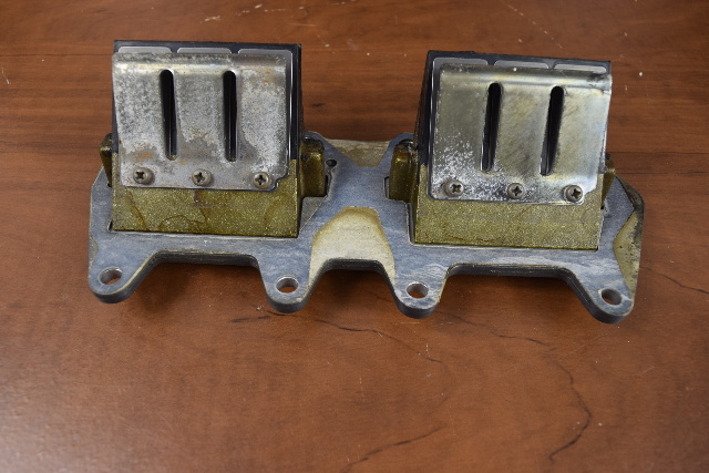 676-13642-00-94 6A0-13610-00-00 Yamaha 1990-1997 Manifold & Reed Assembly 40 HP
