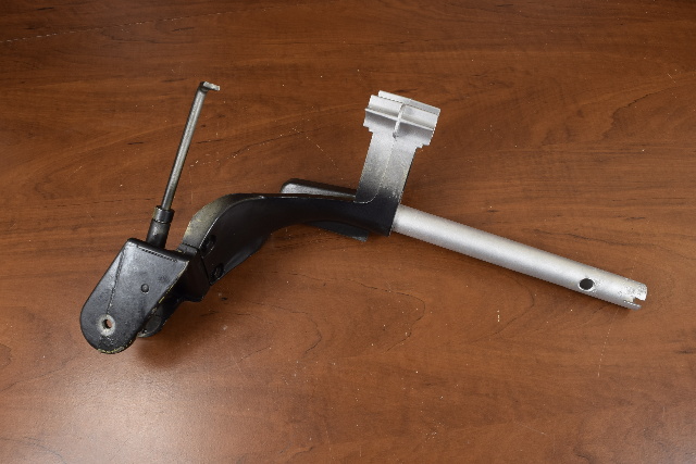 Force Arm/Kingpin 819914A2 Assembly 1984-1997 9.9 15 HP