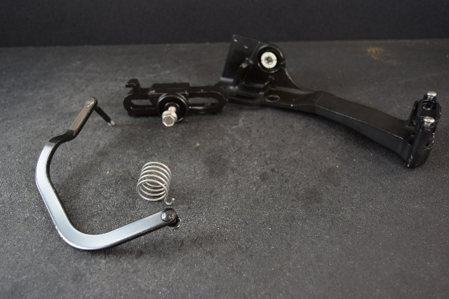Mercury & Mariner Anchor Bracket & Roller Guide 8240102 1994-2001 200 225 250 HP
