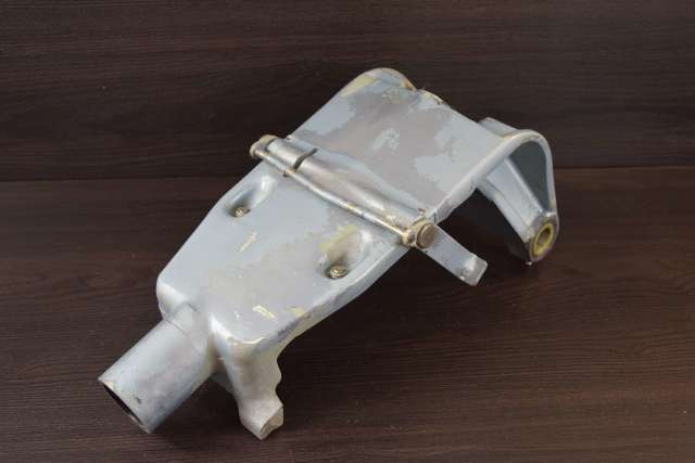 396648 Johnson Evinrude 1986-1990 XL Swivel Bracket 185 200 225 HP V6
