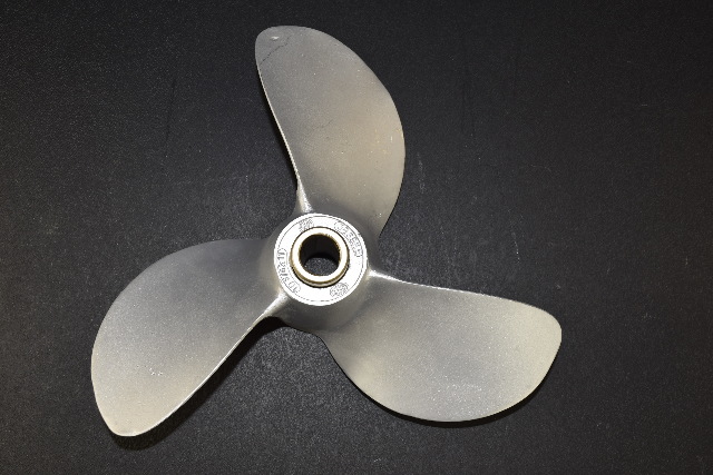 Johnson Evinrude Propeller 3 Blade 385955 10 3/8 x 11 1/2  R 40 HP 1973-1986