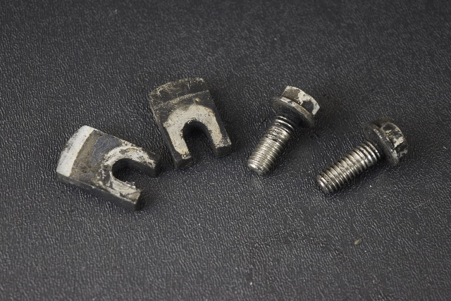 Johnson Evinrude Retainer Tabs & Screws 333957 1988-94 3.0 4.3 5.0 5.7 5.8L 150